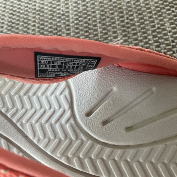 Keen flip flop sandals.Orange,size 9. - Picture 7 of 9